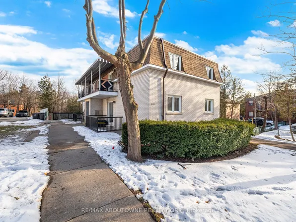 2320 Hixon St #4, Oakville, ON L6L 1T4