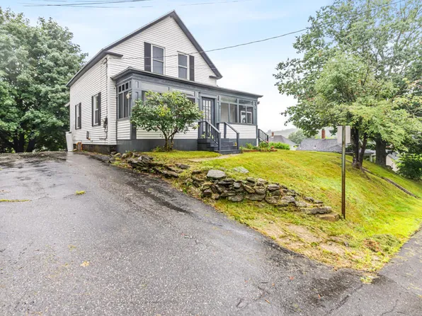 7 Maple Street, Jay, ME 04239