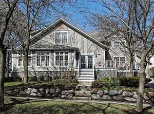 548 S Summit St, Prospect Heights, IL 60010