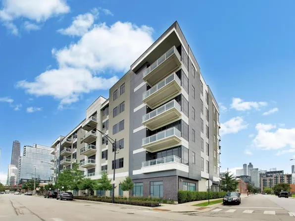 367 W Locust St #305, Chicago, IL 60610