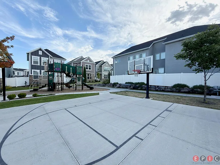 4430 W 2550 N — Photo 39