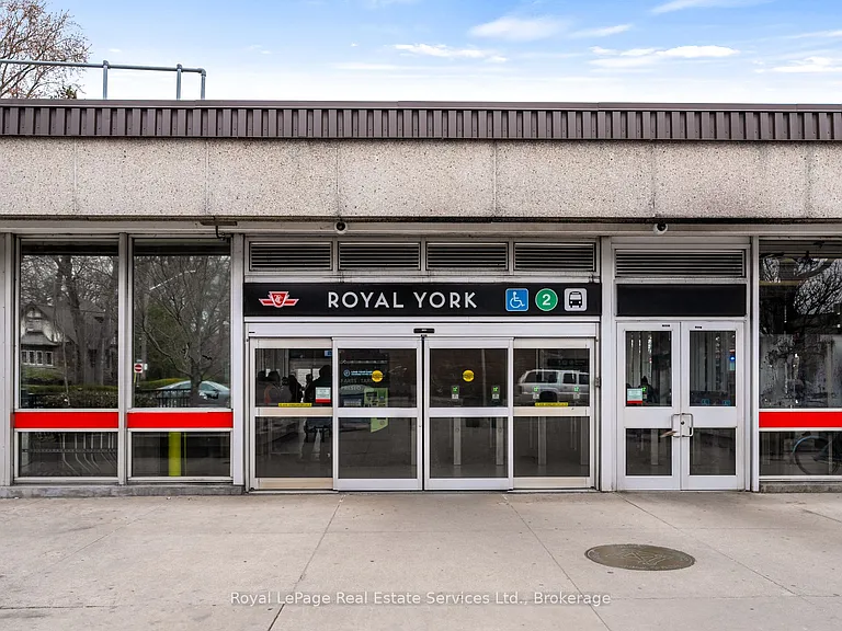 28 Thompson Ave — Photo 43