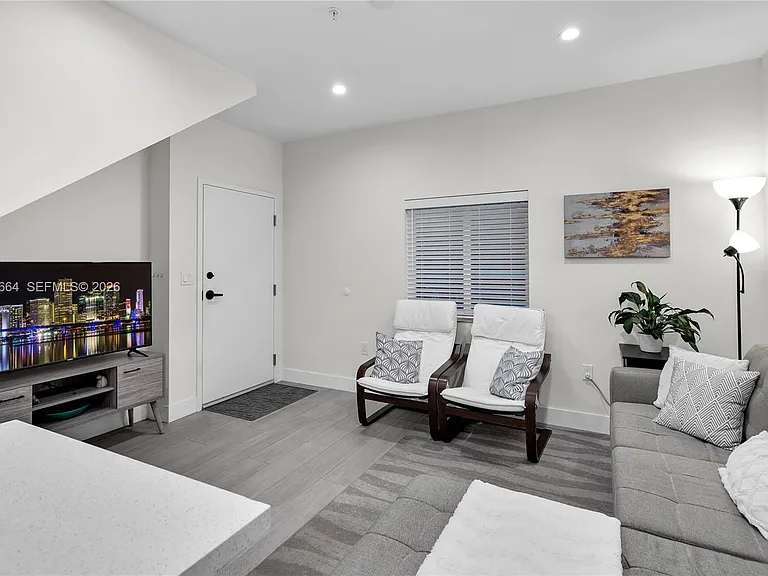 1786 SW 9th St #1 — Photo 3