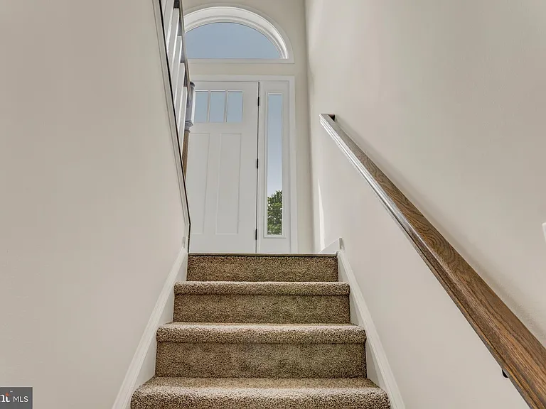 19 Carol St — Photo 26