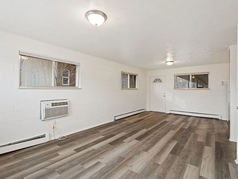 1909 11th Ave — Photo 12