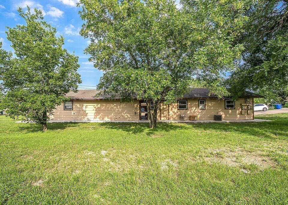 303 E Eggleston St Manor TX Zillow