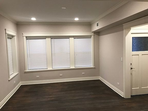 3rd image of 6429 N Hermitage Ave #1