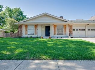 609 Chisolm Trl, Hurst, TX 76054