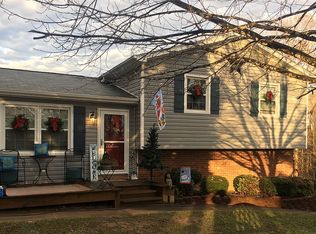 125 Oak Ridge Ct, Mount Airy, NC 27030