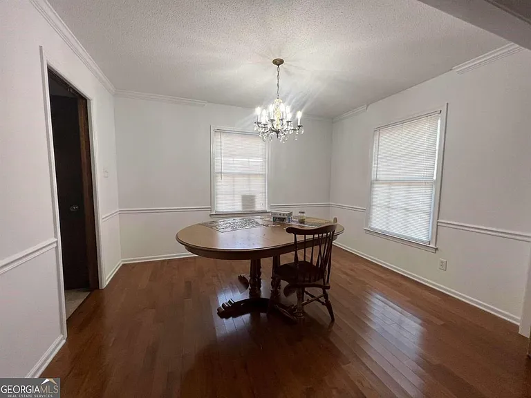 548 Athens St — Photo 10