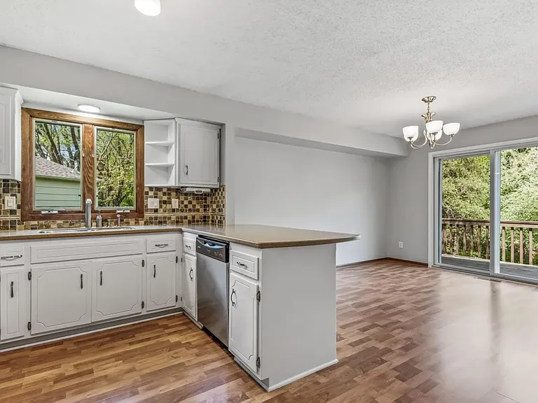 7316 Candlewood Dr N — Photo 9
