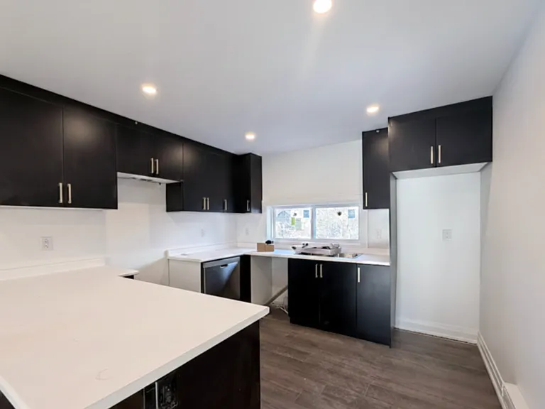 184 Ottawa St S #UPPER — Photo 6