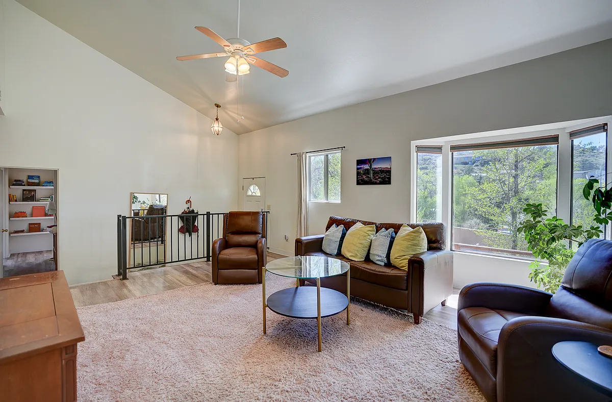 Building Photo - 2807 Willow Creek Rd