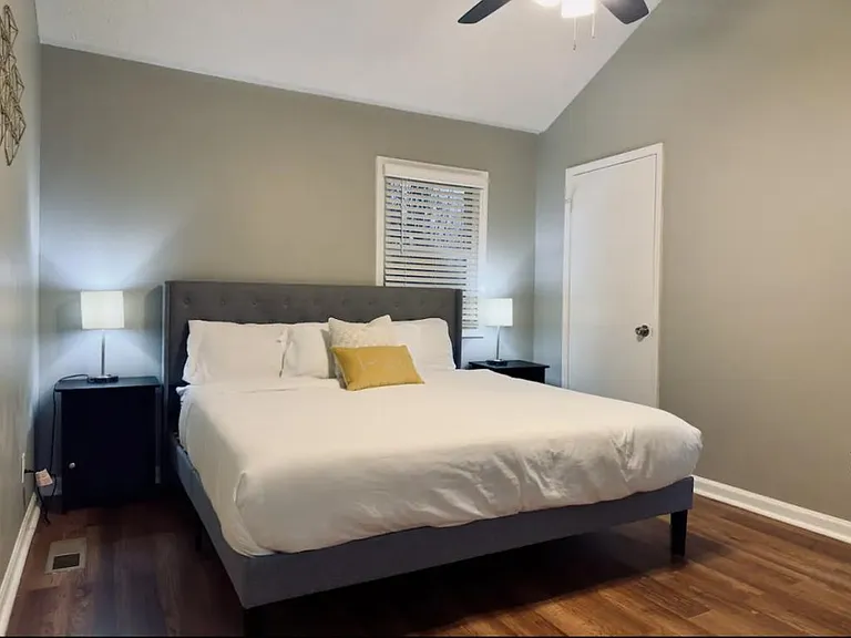 979 Falconcrest Dr — Photo 9