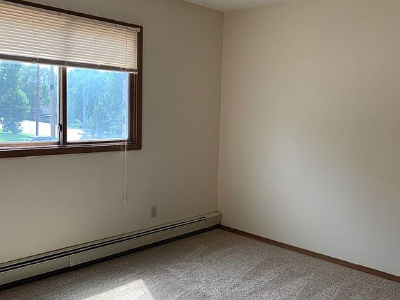 5th image of 922 N Benton Dr APT 204