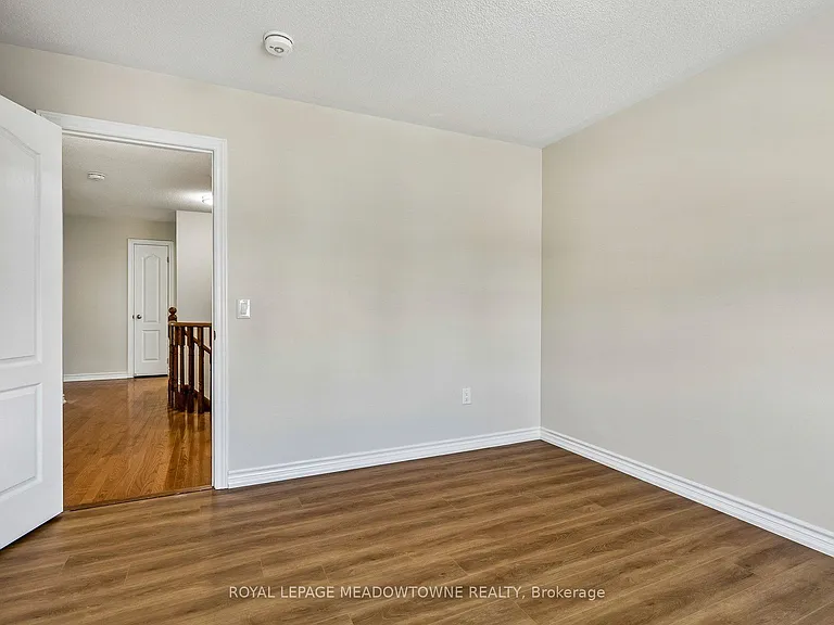 15 Learmont Ave #UPPER — Photo 40