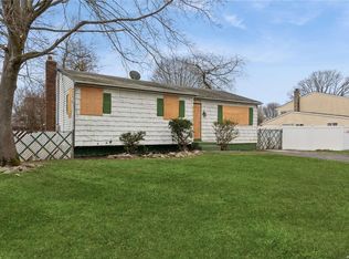 54 Centerwood St, West Babylon, NY 11704