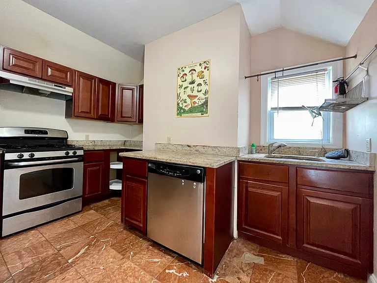 61 Hope St #2 — Photo 4