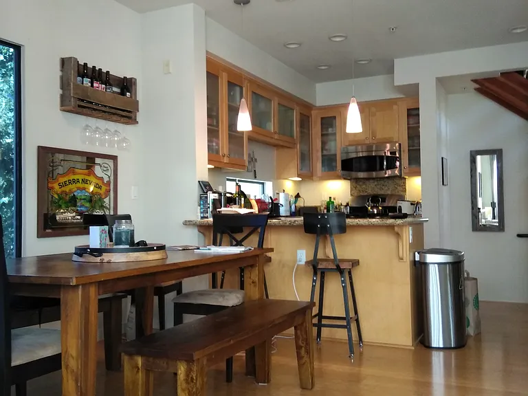 907 Zephyr Dr — Photo 3