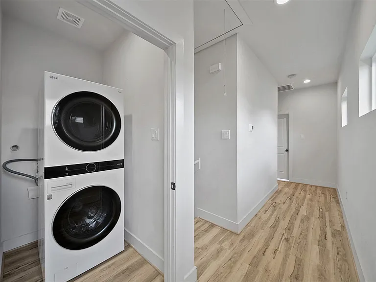 3322 Delhi St — Photo 16