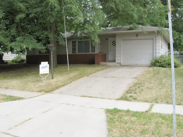 3809 Ontario St, Ames, IA 50014