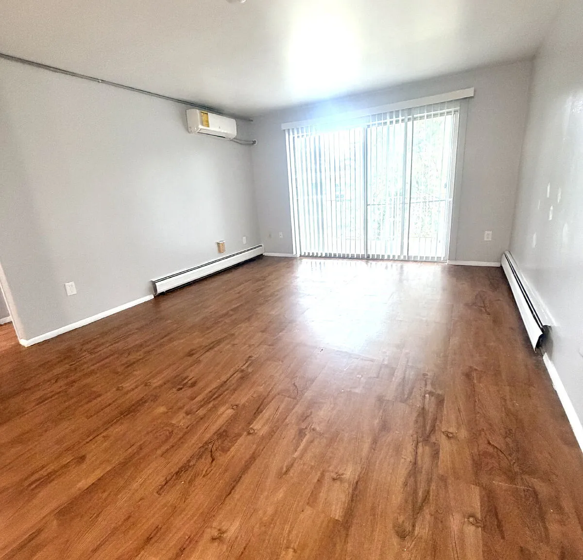 1 bed, 1.0 bath, 800 sqft, $875 — Photo 1