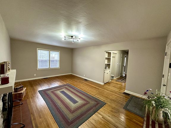 4th image of 308 W Shortridge Dr