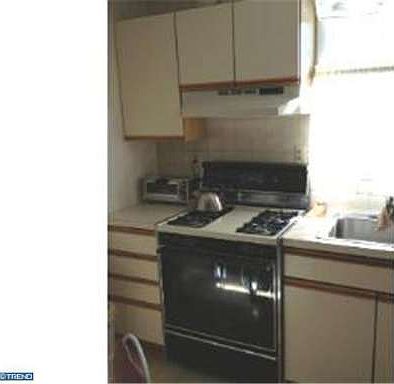 5th image of 1022 Borbeck Ave