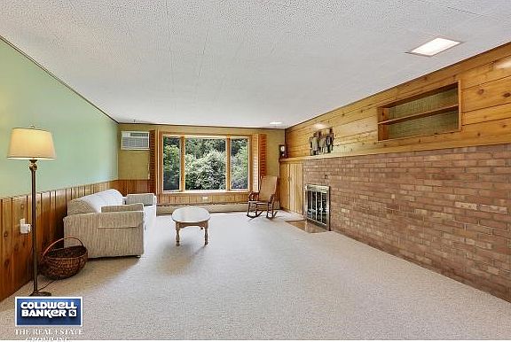 Living Room w/Fire Place.