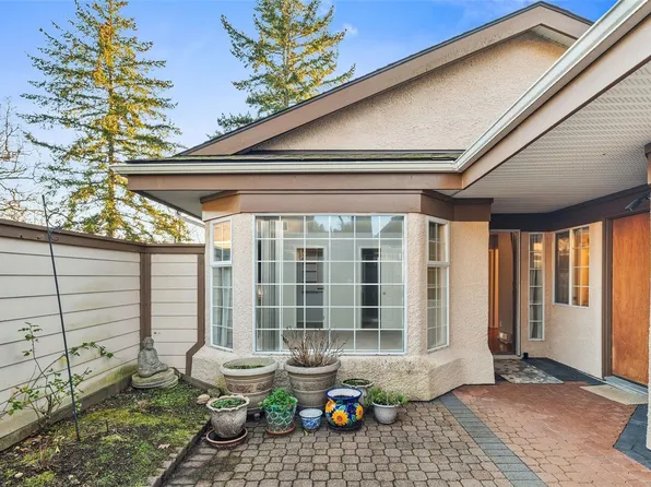 901 Kentwood Ln #22, Saanich, BC V8Y 2Y8