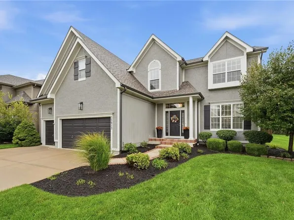 13813 Richards St, Overland Park, KS 66221