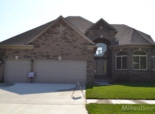 47520 Hidden Mdws, Macomb, MI 48044