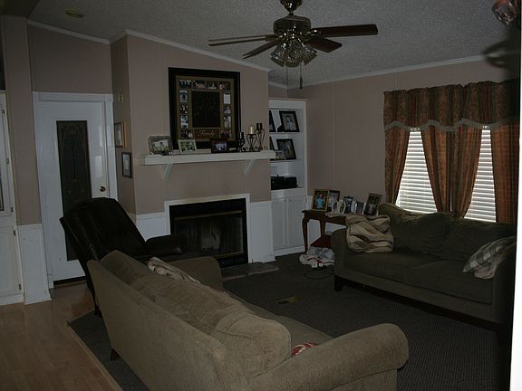 Livingroom with gas f/p