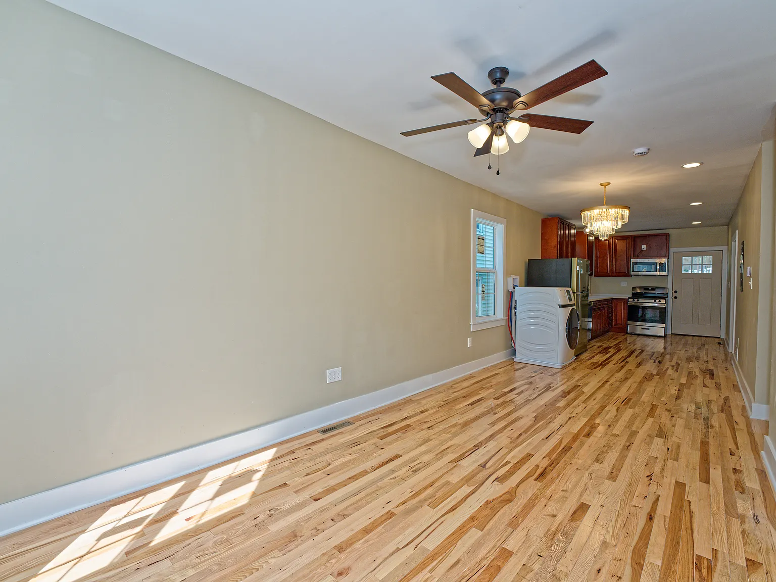 4 bed, 2100 sqft, $900 — Photo 3
