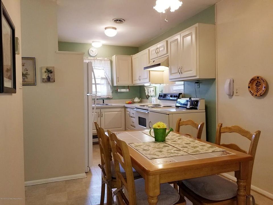 1st image of 42J Cambridge Ct #200J