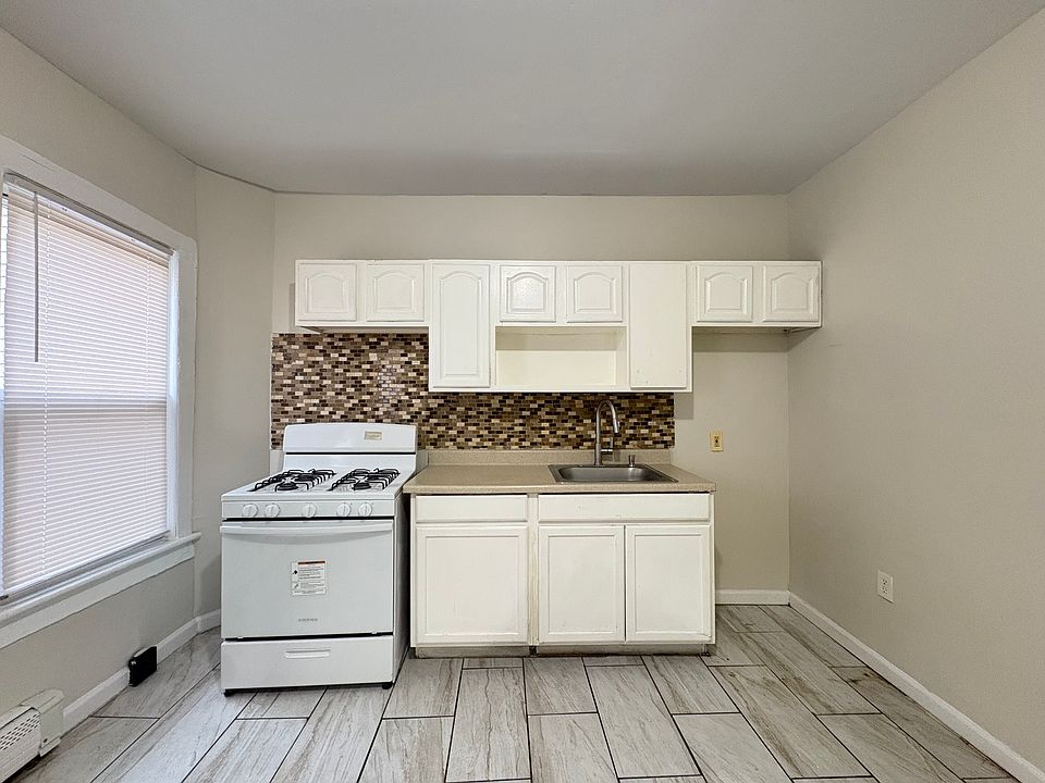 1st image of 138 Fulton Ave #2