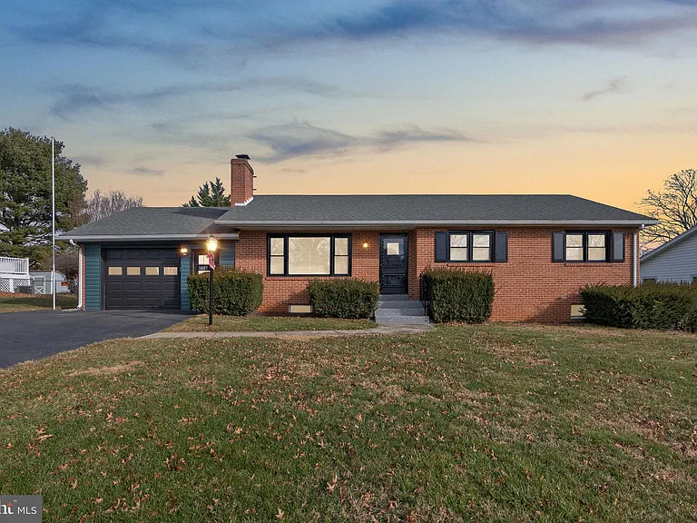 3887 Shadywood Dr — Photo 1