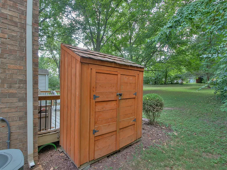 3321 Lealand Ln — Photo 31