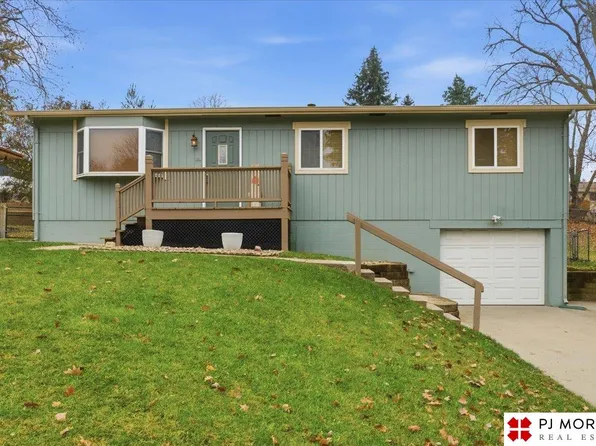 10605 Izard St, Omaha, NE 68114