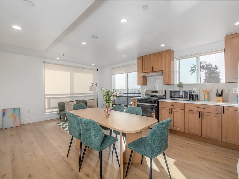 1223 W 37th Dr #1 — Photo 16