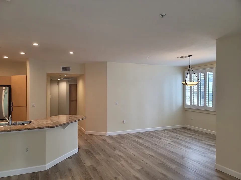 1501 Front St #201
