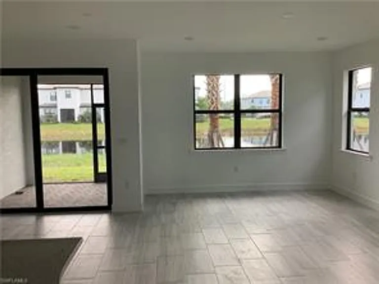 4275 Sonoma Oaks Cir — Photo 3