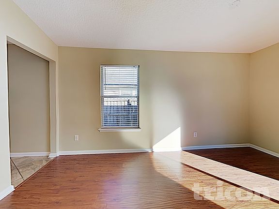 3rd image of 1043 Moosehead Dr