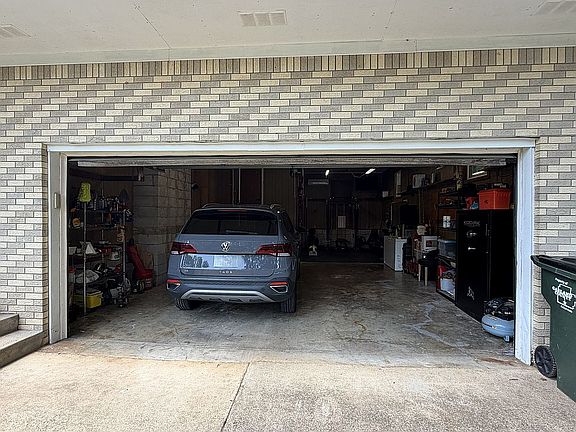 2nd image of 409 Houston Dr