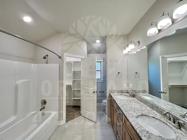 905 Jameson St — Photo 9