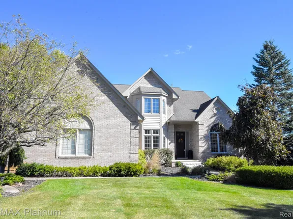 1807 Morgan Lake Ct, Brighton, MI 48114