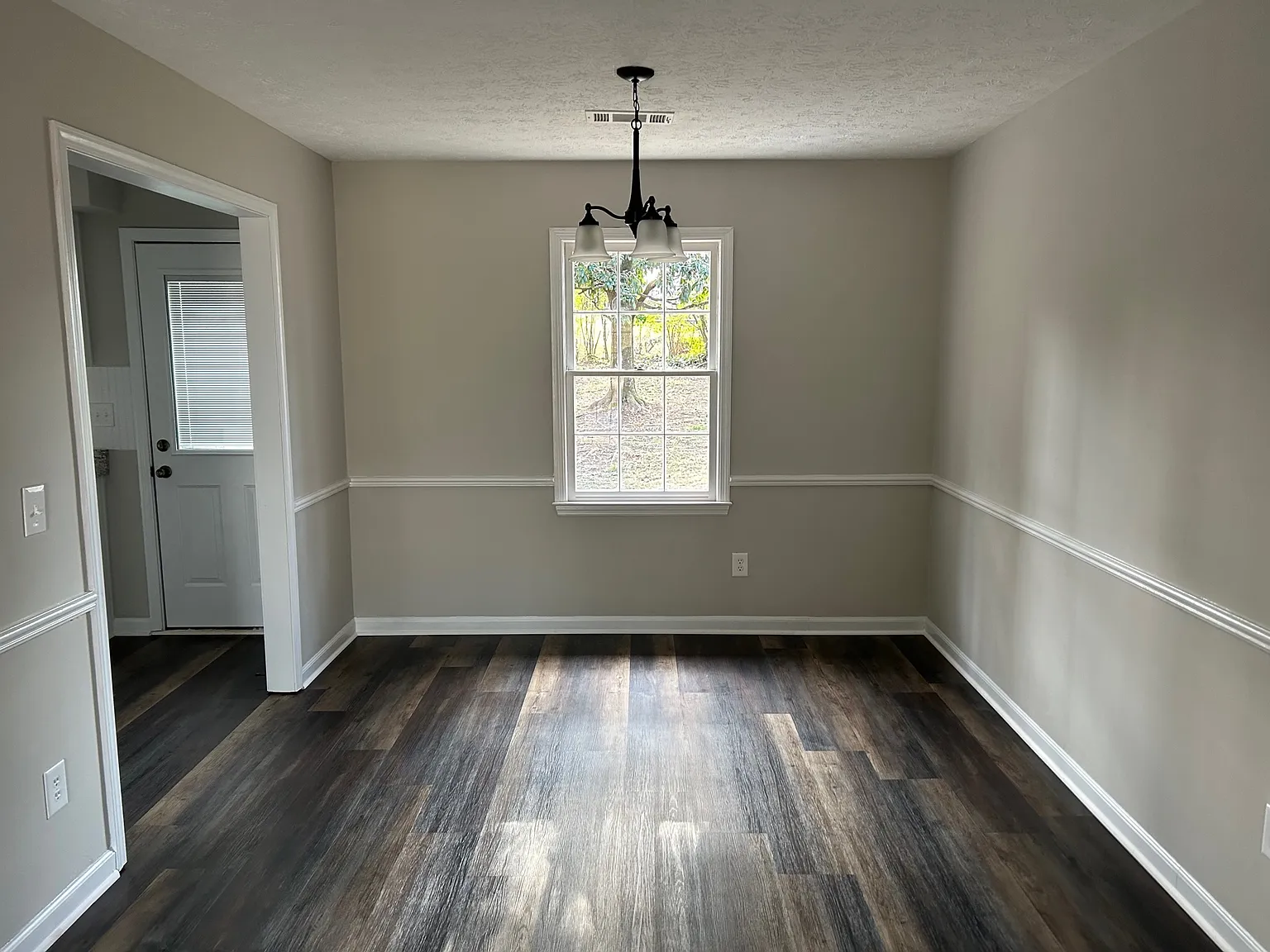 4 bed, 3.0 bath, 1911 sqft, $1,950 — Photo 4