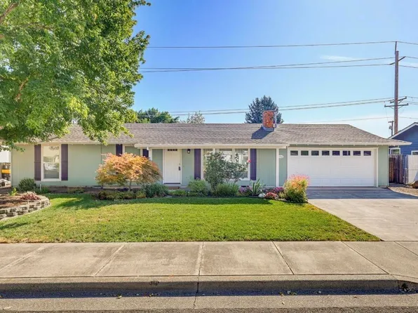 1832 Nancy Ave, Central Pt, OR 97502