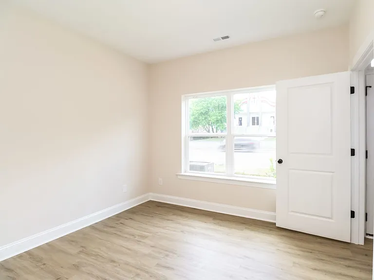 546 Beatties Ford Rd — Photo 13