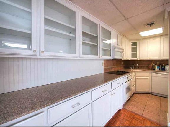 4th image of 4600 Ocean Dr E #203